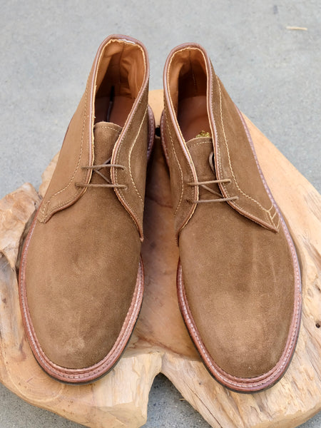 Alden Two Eyelet Chukka Boots in Snuff Suede (Barrie Last)