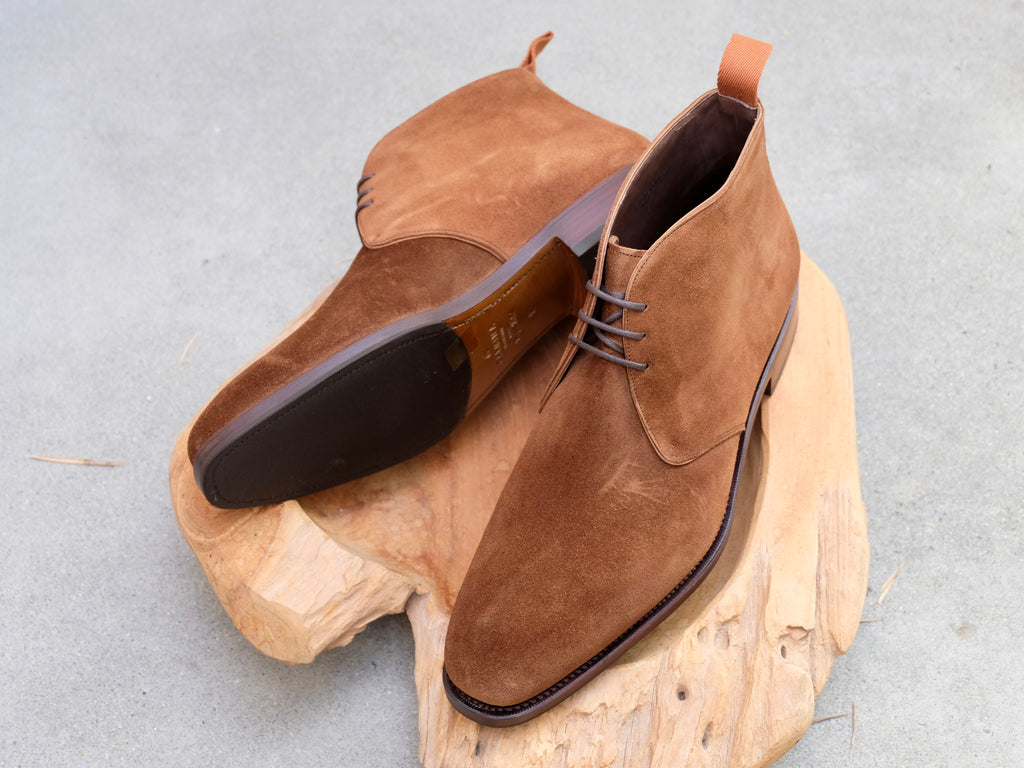 Carmina Shoemaker Chukka in Snuff Suede â Gentlemens Footwear