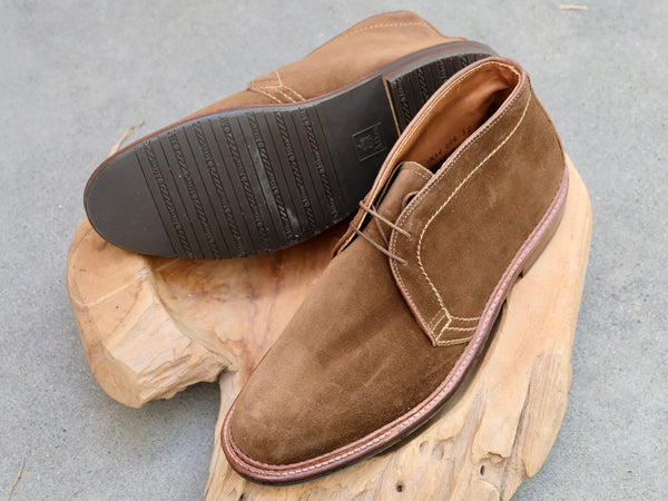 Alden Two Eyelet Chukka Boots in Snuff Suede (Barrie Last)